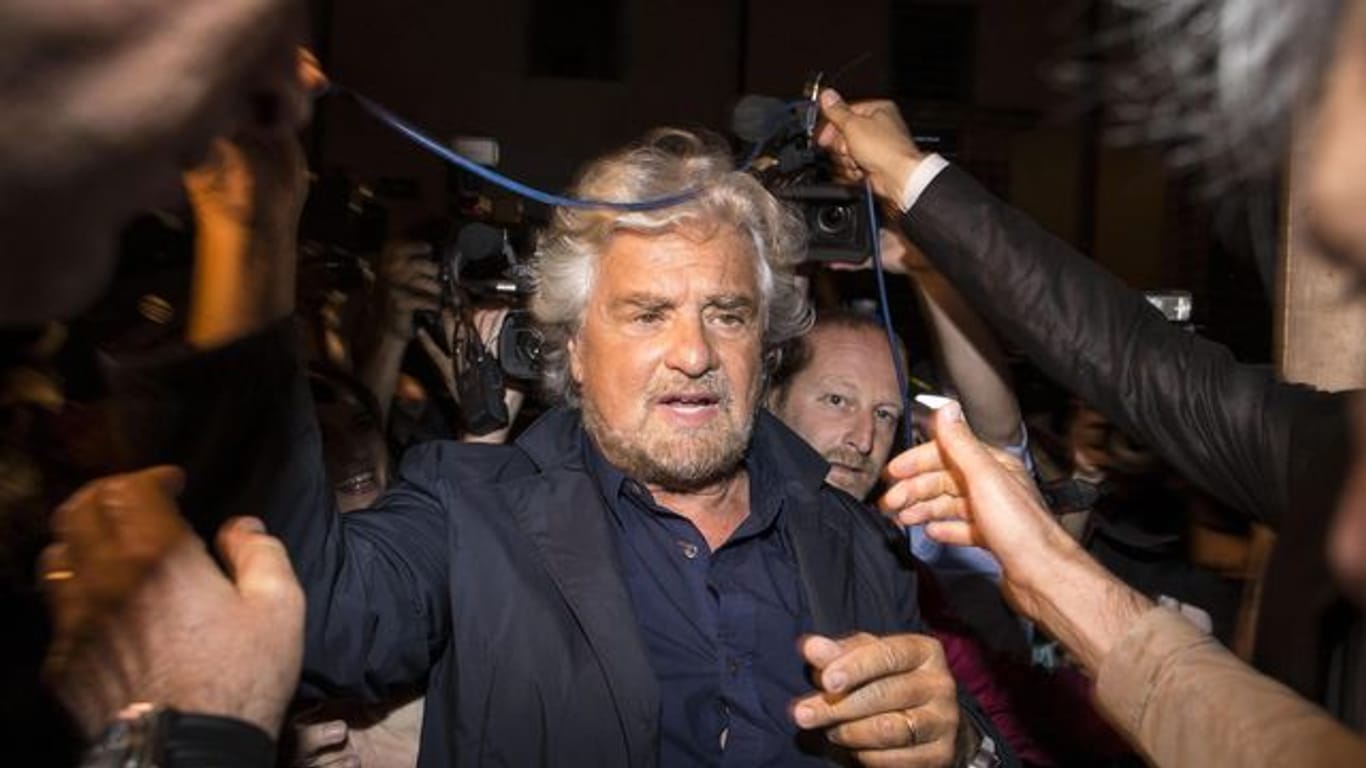 In einer Videobotschaft hatte Beppo Grillo, Gründer der italienischen Fünf-Sterne-Bewegung, seinen Sohn in Schutz genommen und die Glaubwürdigkeit des mutmaßlichen Vergewaltigungsopfers in Frage gestellt.