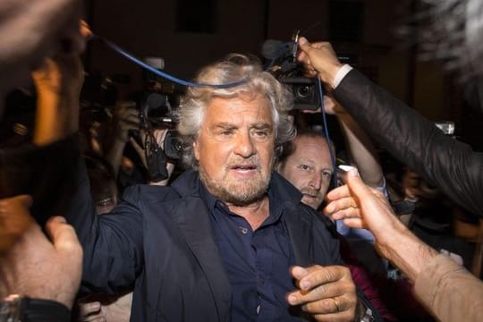 In einer Videobotschaft hatte Beppo Grillo, Gründer der italienischen Fünf-Sterne-Bewegung, seinen Sohn in Schutz genommen und die Glaubwürdigkeit des mutmaßlichen Vergewaltigungsopfers in Frage gestellt.