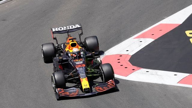 Red-Bull-Pilot Max Verstappen hatte beim Abschlusstraining in Baku einen Unfall.