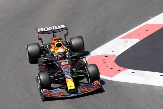 Red-Bull-Pilot Max Verstappen hatte beim Abschlusstraining in Baku einen Unfall.