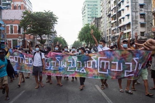 Seit sich das Militär in Myanmar an die Macht geputscht hat, kommt es landesweit immer wieder zu Protesten - die oft brutal niedergeschlagen werden.