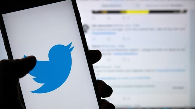 Die Twitter-Sperre in Nigeria betraf zunächst nur das mobile Internet - allerdings haben die meisten Menschen darüber Zugang zu der Plattform. Die Twitter-Sperre in Nigeria betraf zunächst nur das mobile Internet - allerdings haben die meisten Menschen darüber Zugang zu der Plattform.