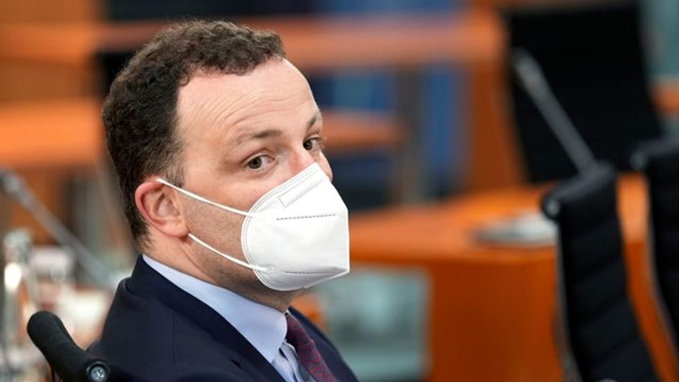 Der Druck auf Gesundheitsminister Jens Spahn steigt nach dem Umgang mit angeblich minderwertigen Masken.