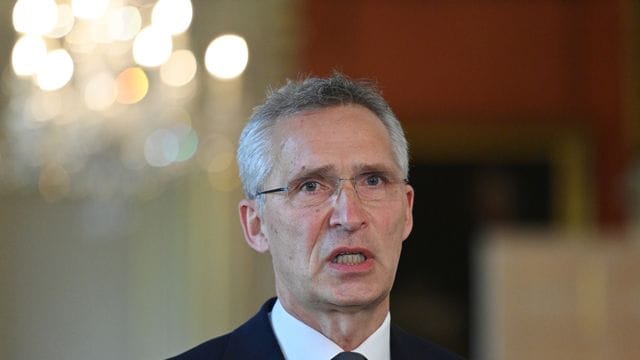 Nato-Generalsekretär Jens Stoltenberg sagt, die Alliierten seien über die engere Zusammenarbeit zwischen Moskau und Minsk in den vergangenen Monaten ernsthaft besorgt. Nato-Generalsekretär Jens Stoltenberg sagt, die Alliierten seien über die engere Zusammenarbeit zwischen Moskau und Minsk in den vergangenen Monaten ernsthaft besorgt.