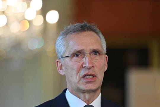 Nato-Generalsekretär Jens Stoltenberg sagt, die Alliierten seien über die engere Zusammenarbeit zwischen Moskau und Minsk in den vergangenen Monaten ernsthaft besorgt.