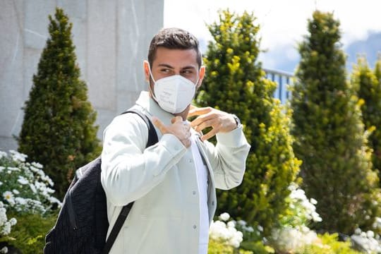Volland bei seiner Ankunft am Hotel Nidum, in dem die deutsche Fußball-Nationalmannschaft während ihres EM-Trainingslagers in Tirol wohnt.