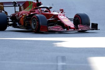 Charles Leclerc startet mit seinem Ferrari-Boliden beim Großen Preis von Aserbaidschan von der Pole Position ins Rennen.