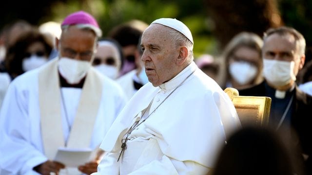 "Ich habe mit Schrecken die Nachrichten aus Kanada empfangen", sagte Papst Franziskus in Rom. "Ich habe mit Schrecken die Nachrichten aus Kanada empfangen", sagte Papst Franziskus in Rom.