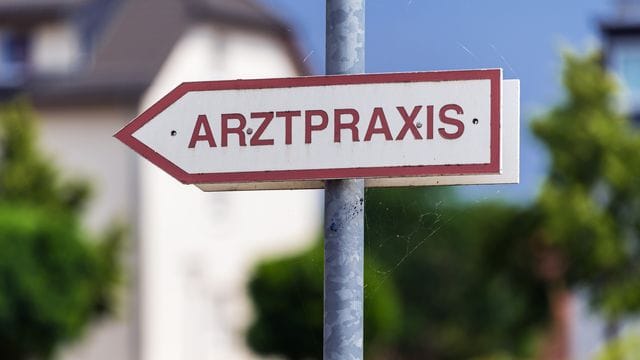 Mit dem Ende der Impf-Priorisierung erwarten die Arztpraxen in Deutschland einen großen Ansturm. Mit dem Ende der Impf-Priorisierung erwarten die Arztpraxen in Deutschland einen großen Ansturm.