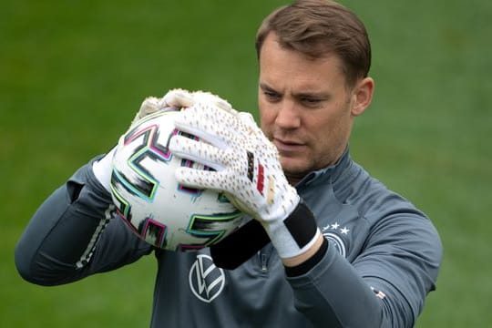 DFB-Torwart Manuel Neuer freute sich mit dem U21-Team.