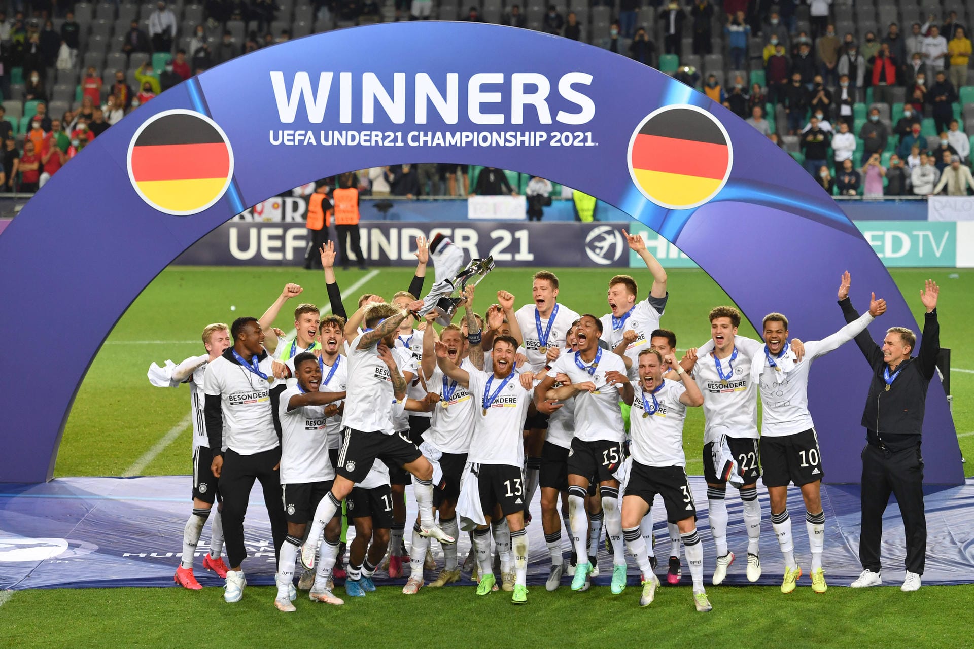 Die deutsche U21-Auswahl hat sich mit dem knappen Sieg gegen Portugal zum drittem Mal nach 2009 und 2017 zum Europameister gekrönt.