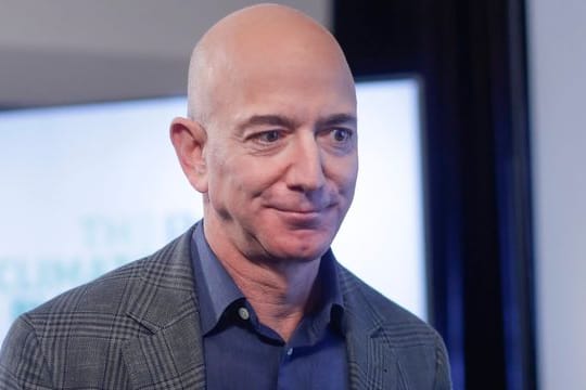 Amazon-Milliardär Jeff Bezos steckt viel Geld in sein privates Raumfahrtuntermehmen.