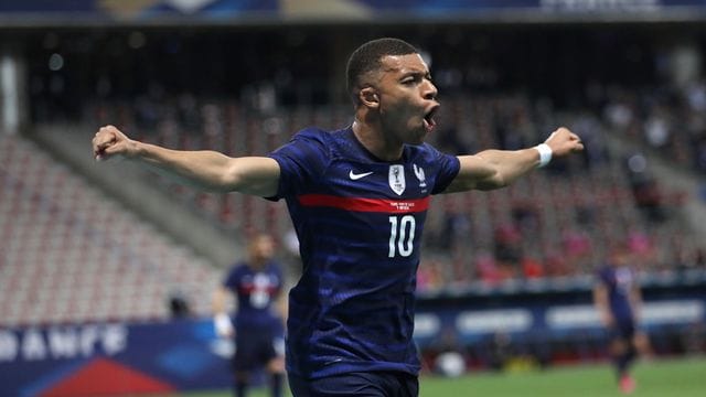 Kann nach Ansicht von Trainer Arsène Wenger in die Fußstapfen von Messi und Ronaldo treten: Kylian Mbappé.