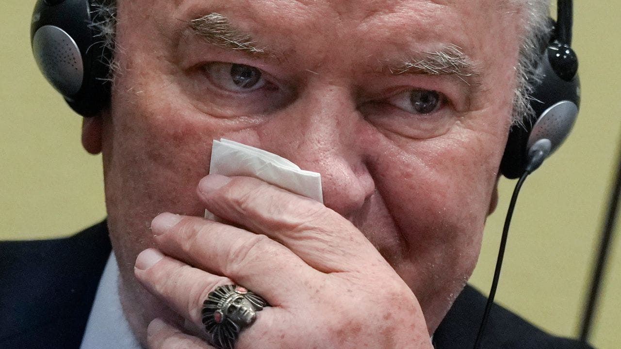 Der ehemalige bosnisch-serbische Militärchef Ratko Mladic im Gerichtssaal. Der ehemalige bosnisch-serbische Militärchef Ratko Mladic im Gerichtssaal.