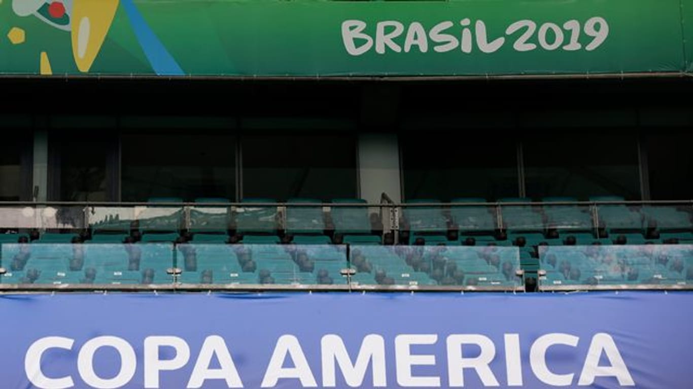 Das Arena Fonte Nova Stadion ist 2019 mit Bannern für die Copa America vorbereitet.