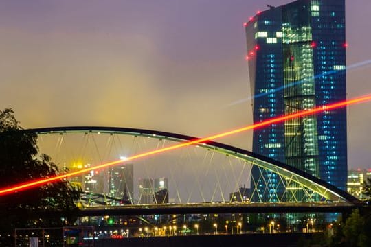 Die Geldpolitik der Europäischen Zentralbank (EZB) ist umstritten.