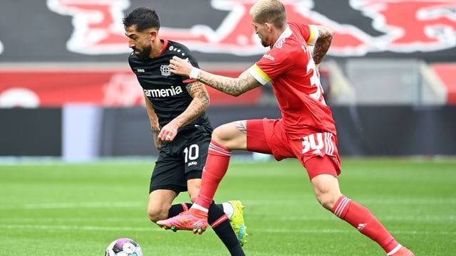 Bald Teamkollegen? Union-Profi Robert Andrich (r) und Leverkusens Kerem Demirbay. Bald Teamkollegen? Union-Profi Robert Andrich (r) und Leverkusens Kerem Demirbay.