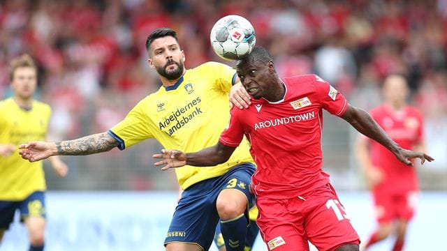 Anthony Jung (l) kommt aus Bröndby zu Werder Bremen.