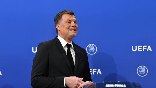 Thomas Helmer die Abwehr als große Schwachstelle der deutschen Nationalmannschaft. Thomas Helmer die Abwehr als große Schwachstelle der deutschen Nationalmannschaft.