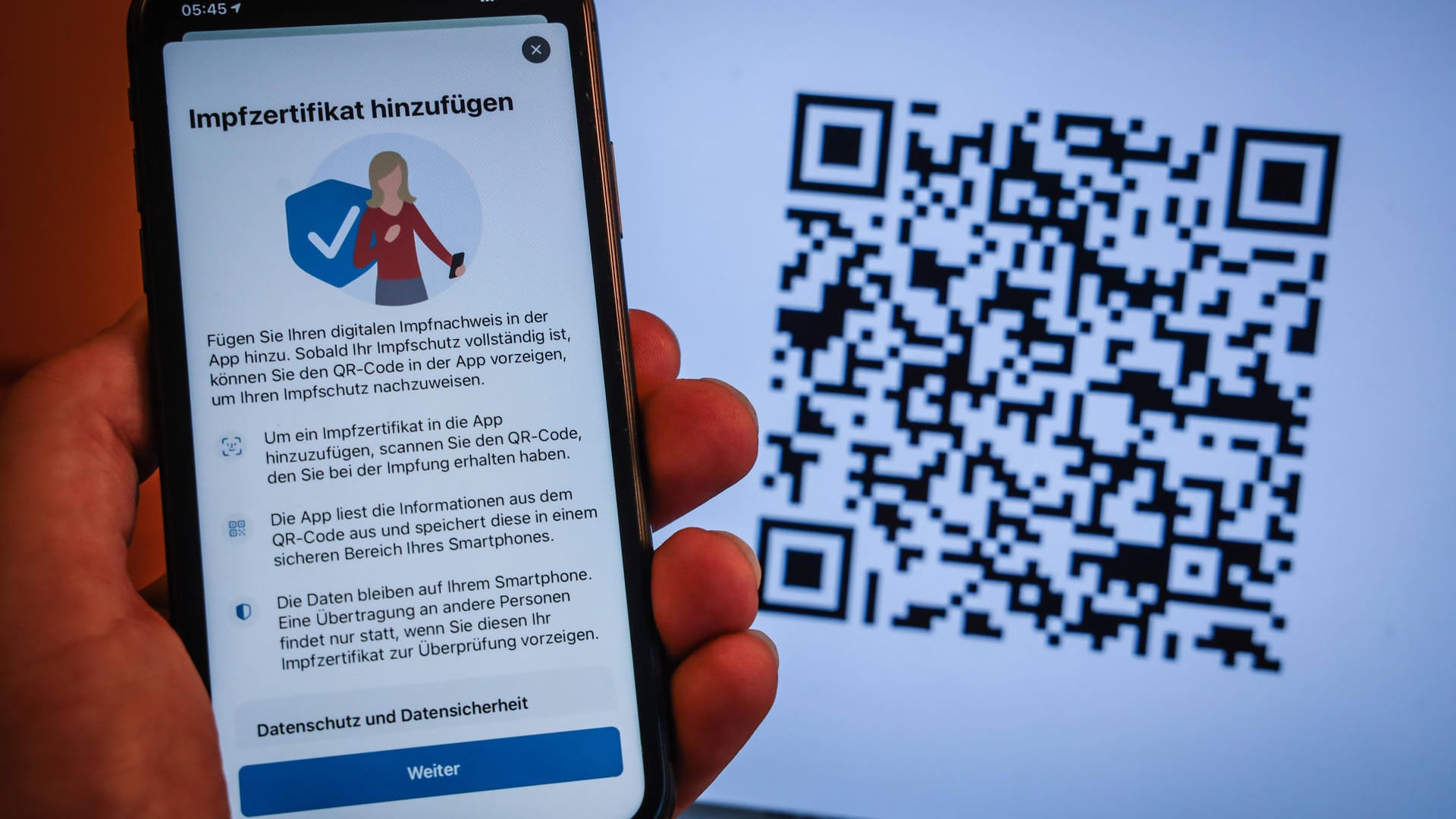 Seit dem 9. Juni 2021 lassen sich mit dem Update auf die Version 2.3.2 auch digitale Impfzertifikate in der App hinterlegen. Dazu müssen Nutzer einen QR-Code scannen, der ihnen künftig bei der Impfung überreicht wird.