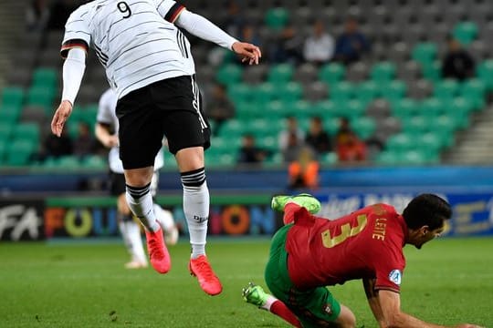 Jonathan Burkardt (l) wurde U21-Europameister.