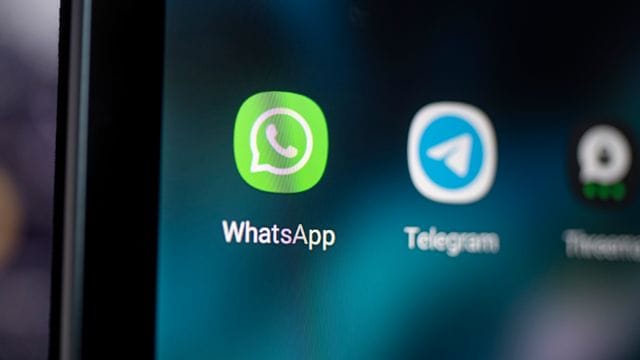 Auf verschlüsselte Kommunikation in Messenger-Diensten soll der Verfassungsschutz entgegen scharfer Kritik künftig stärker zugreifen dürfen. Auf verschlüsselte Kommunikation in Messenger-Diensten soll der Verfassungsschutz entgegen scharfer Kritik künftig stärker zugreifen dürfen.