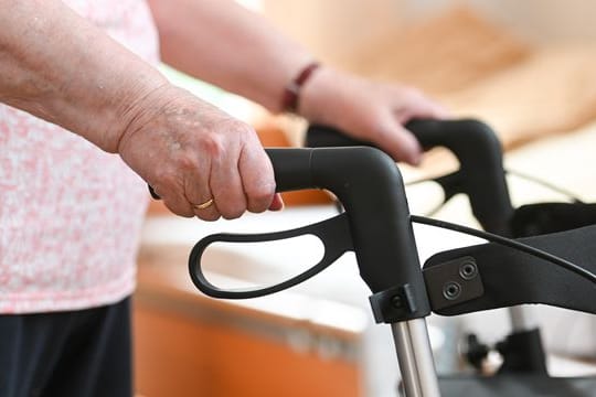 Pflegebedürftige sollen von Zuzahlungen im Heim entlastet werden.