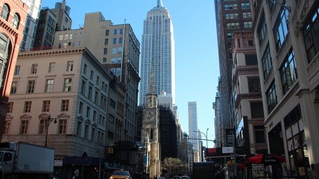 In der Corona-Pandemie wird auch das Empire State Building in New York zum Impfzentrum.