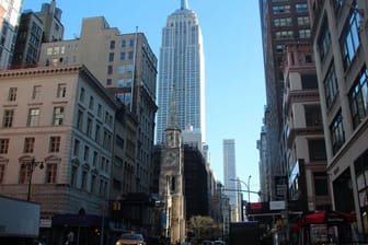 In der Corona-Pandemie wird auch das Empire State Building in New York zum Impfzentrum.