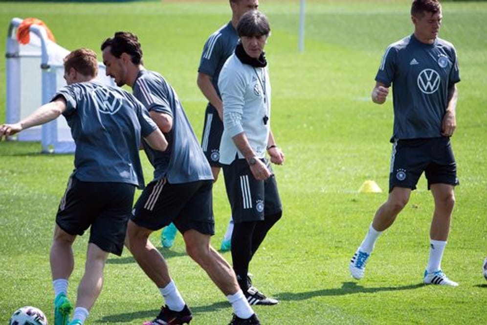 Für das DFB-Team um Bundestrainer Joachim Löw (M.