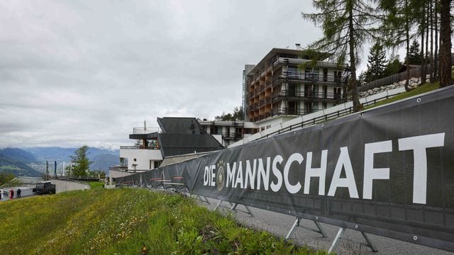 Der Sponsoren-Verein "S20" sieht die Vermarktung der DFB-Elf als eigenständiges Produkt als gescheitert an. Der Sponsoren-Verein "S20" sieht die Vermarktung der DFB-Elf als eigenständiges Produkt als gescheitert an.