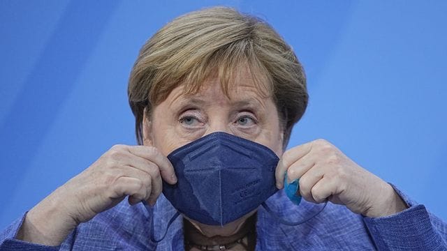 Corona bewegt auch den G7-Gipfel in Cornwall: Sicherheitsleute der Bundeskanzlerin waren vorab in einem Hotel untergebracht, in dem es einen Virus-Ausbruch gab. Corona bewegt auch den G7-Gipfel in Cornwall: Sicherheitsleute der Bundeskanzlerin waren vorab in einem Hotel untergebracht, in dem es einen Virus-Ausbruch gab.