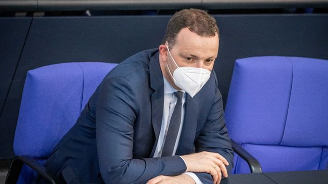 Gesundheitsminister Jens Spahn (CDU) wurde während der Debatte zur Pandemie-Notlage von der Opposition angegriffen.