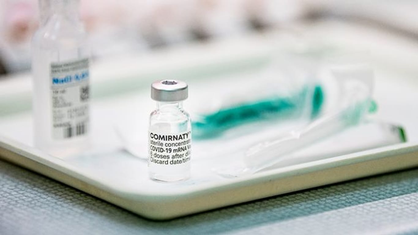 Wer zweimal gegen das Coronavirus geimpft ist, soll auch vor der Delta-Variante gut geschützt sein.