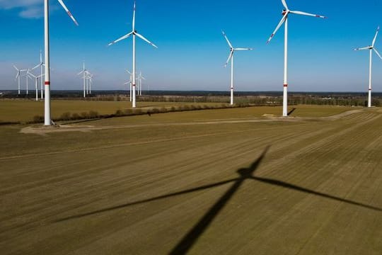Der Windpark "Albertshof" der Berliner Stadtwerke in Brandenburg.