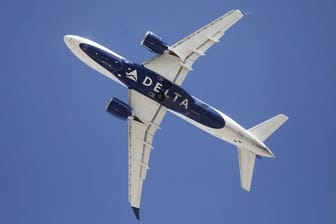 Ein Flugzeug der Fluggesellschaft Delta.