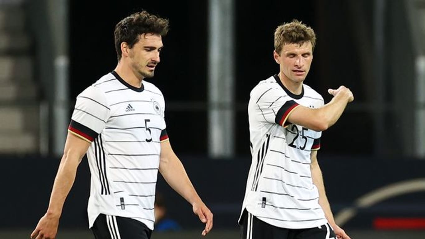 Sollen vorangehen beim DFB-Team: Mats Hummels (l) und Thomas Müller.