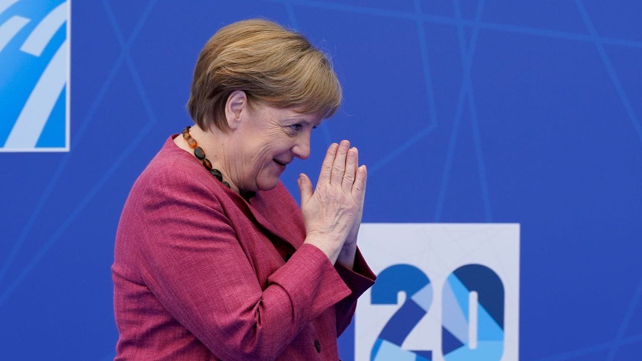 Bundeskanzlerin Angela Merkel kommt zum Nato-Gipfel ins Hauptquartier des Verteidigungsbündnis.