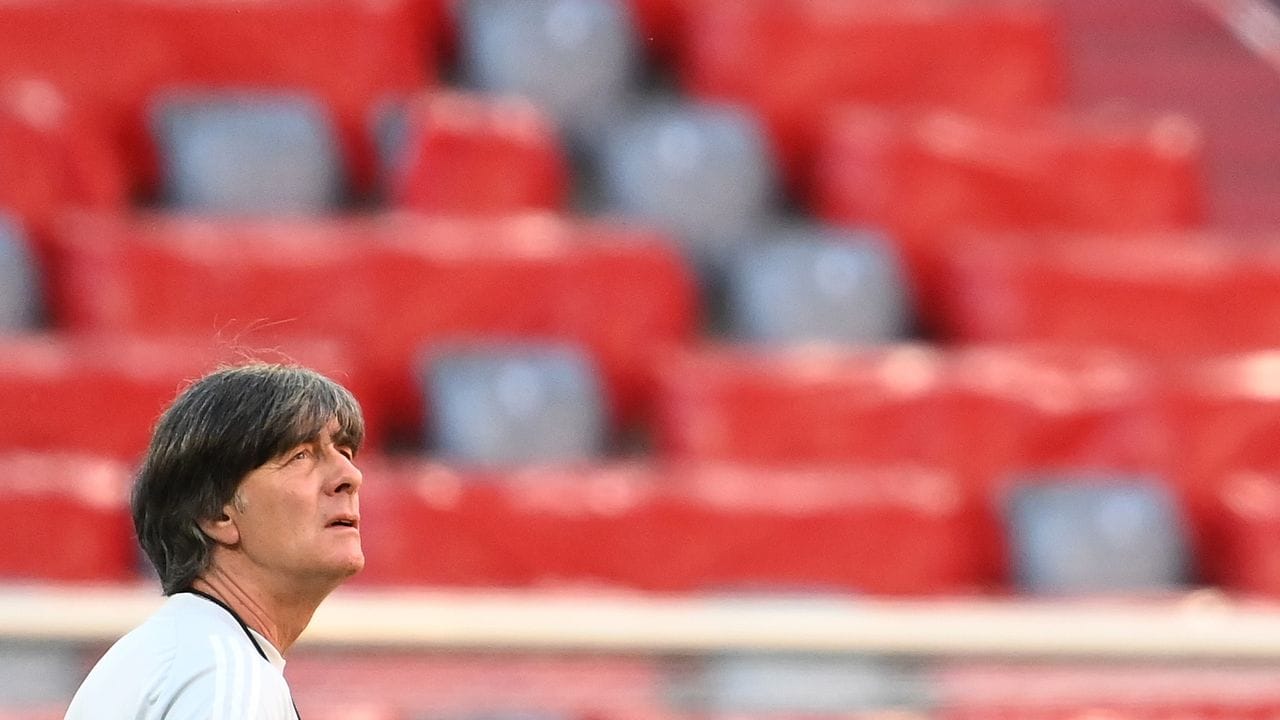 Ohne Wehmut und hochmotiviert bereitet sich Joachim Löw in München auf den EM-Auftakt gegen Frankreich vor. Ohne Wehmut und hochmotiviert bereitet sich Joachim Löw in München auf den EM-Auftakt gegen Frankreich vor.