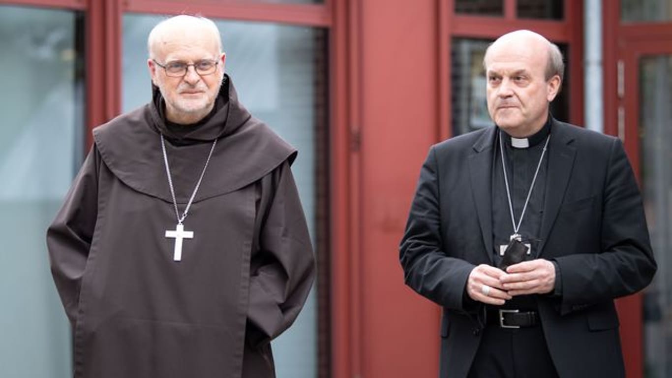 Die Apostolischen Visitatoren Kardinal Anders Arborelius (l) und Bischof Hans van den Hende haben ihren Auftrag im Erzbistum Köln erfüllt.
