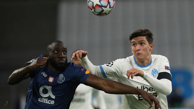 Soll fest zu Olympique Marseille wechseln: Leonardo Balerdi (r).
