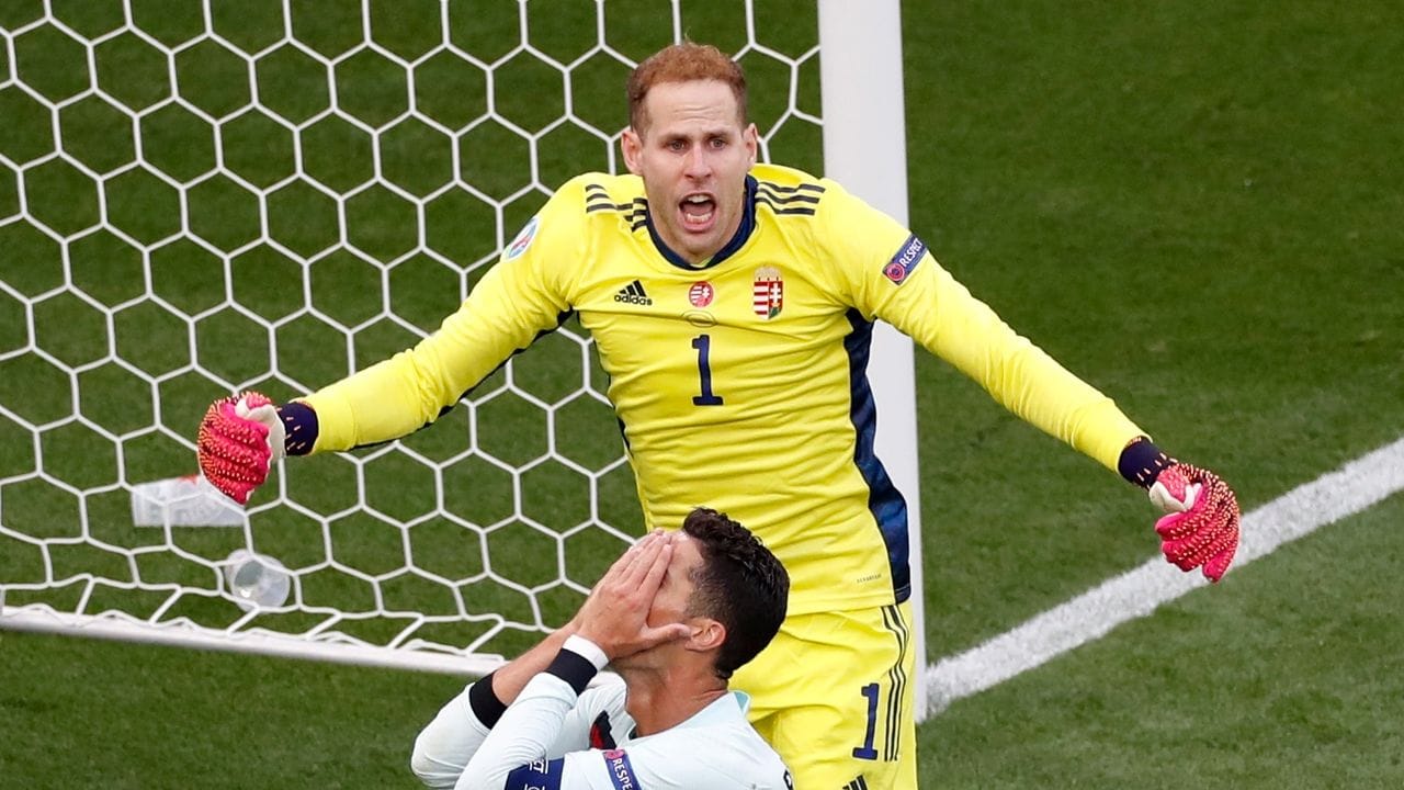 Cristiano Ronaldo (v. Cristiano Ronaldo (v.