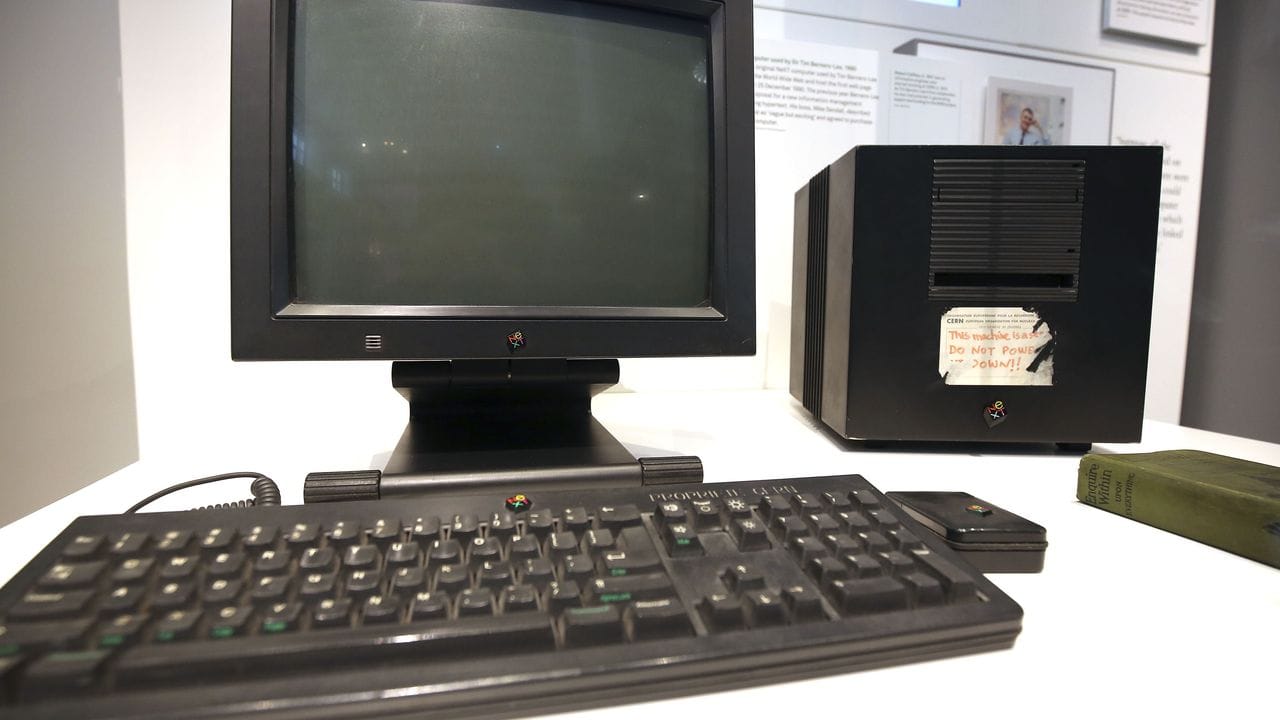 Der NeXT-Computer, mit dem Sir Tim Berners-Lee das World Wide Web entworfen hat, ausgestellt im Science Museum in London.