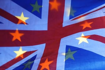 Antragsberechtigt für das EU-Settlement-Programm sind EU-Bürger sowie Menschen aus einigen anderen europäischen Ländern, die sich bereits vor Ende des vergangenen Jahres in Großbritannien aufgehalten haben.