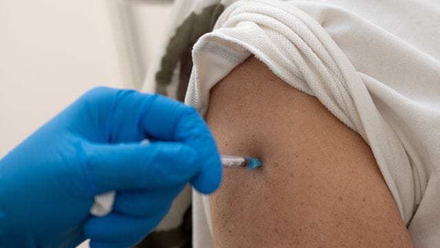 Die Impfzentren sollen über den Sommer hinaus in Bereitschaft gehalten werden.