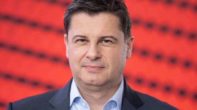 Will langsam wieder die Fans in die Stadien lassen: DFL-Boss Christian Seifert. Will langsam wieder die Fans in die Stadien lassen: DFL-Boss Christian Seifert.