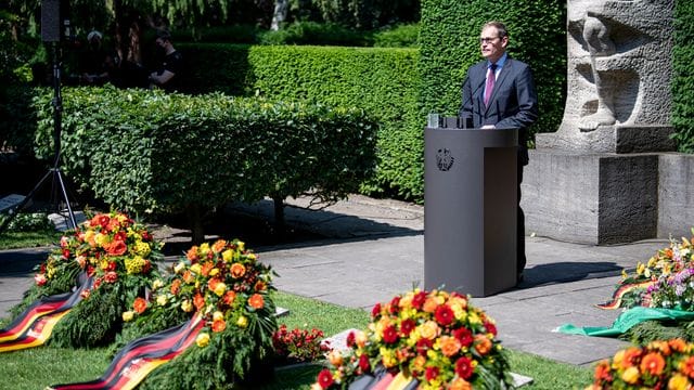 Berlins Regierender Bürgermeister Michael Müller erinnert an die Opfer des DDR-Volksaufstandes vom 17.