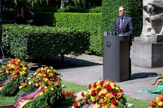 Berlins Regierender Bürgermeister Michael Müller erinnert an die Opfer des DDR-Volksaufstandes vom 17.