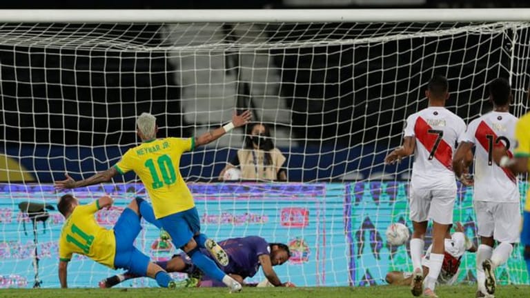 Brasilien gewann mit Superstar Neymar (Nummer 10) ohne Probleme gegen Peru.