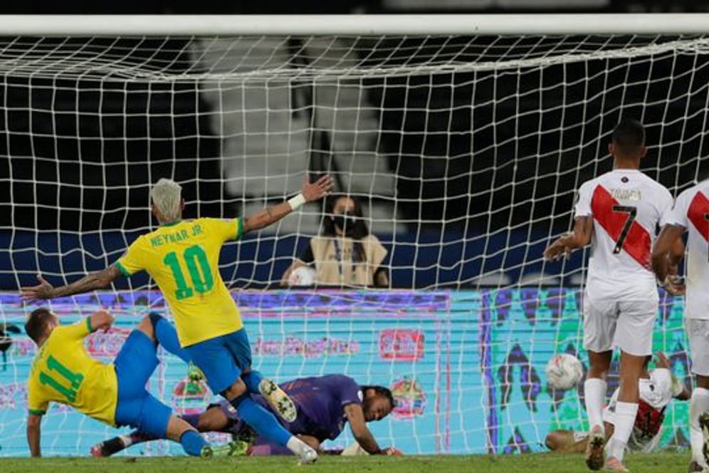 Brasilien gewann mit Superstar Neymar (Nummer 10) ohne Probleme gegen Peru.